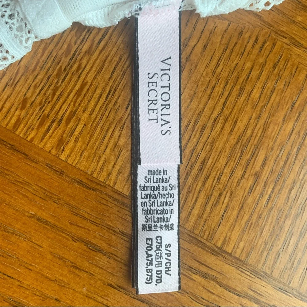 VICTORIA'S SECRET
High-Neck Crochet Lace Bralette - Picture 9 of 12